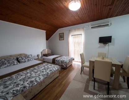 Appartamenti Pavicevic Tivat, , alloggi privati a Tivat, Montenegro - Studio apartman za tri ili četiri osobe